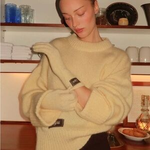 GISOU YELLOW HOLIDAY SEASON GLOVES NEW